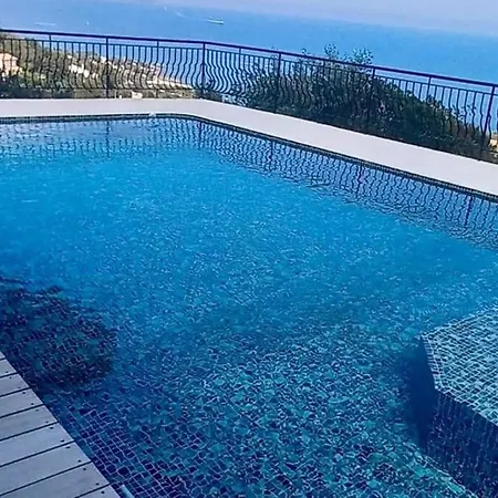 Luxueuse Vue Mer, Piscine Chauffee & Balneo Apartment