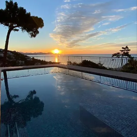 Luxueuse Vue Mer, Piscine Chauffee & Balneo Apartment *