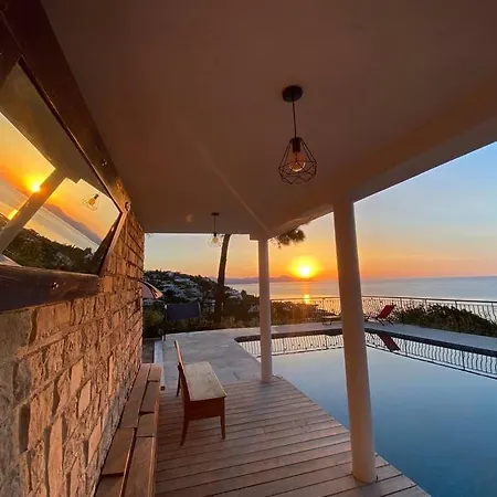 Luxueuse Vue Mer, Piscine Chauffee & Balneo Apartment